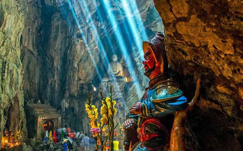 Huyen Kkhong cave - Marble mountain in Da Nang