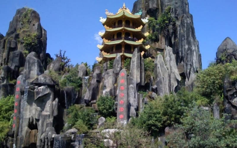 Visit marble mountain in Da Nang