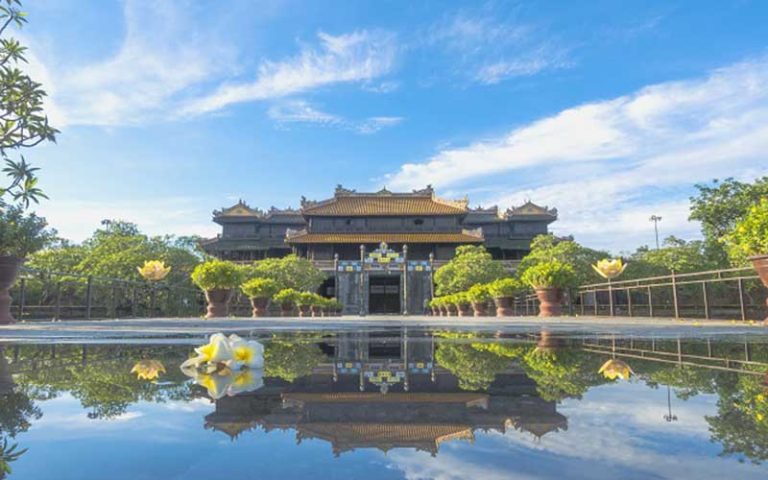 THE PRICE OF ENTRY TICKET TO HUE IMPERIAL CITY