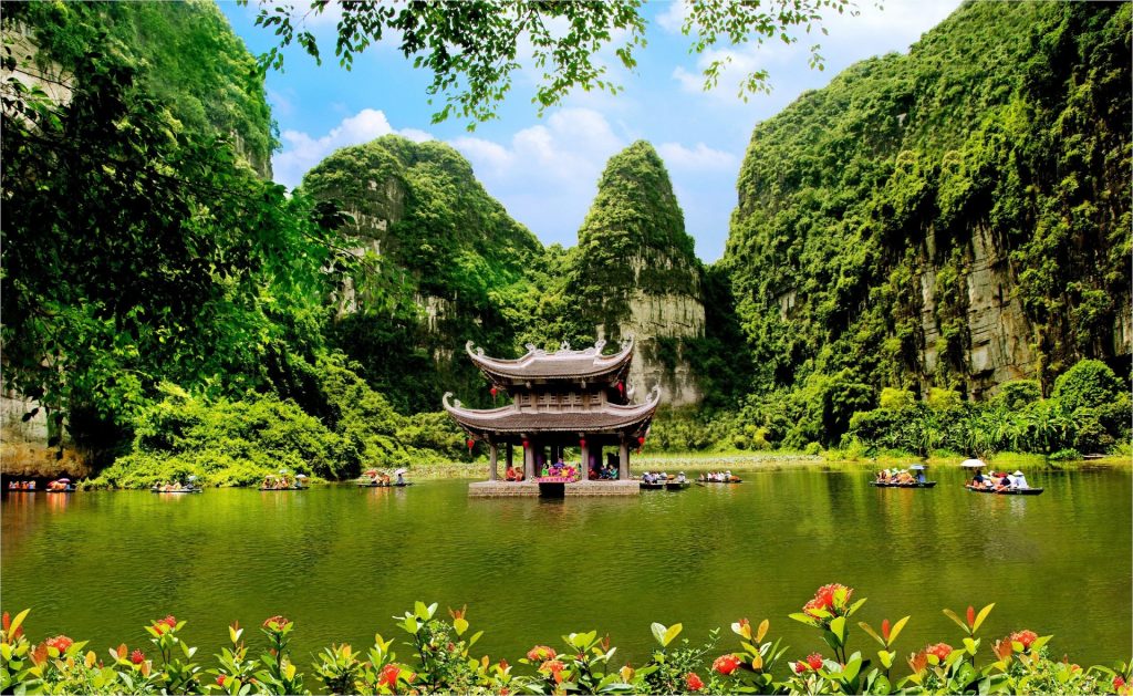 Best of North to South Vietnam in 16 Days for First-Time Visitors