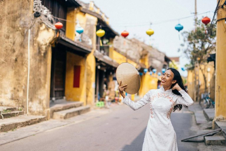Should I Stay in Da Nang or Hoi An? A Local Guide for First-Time Visitors