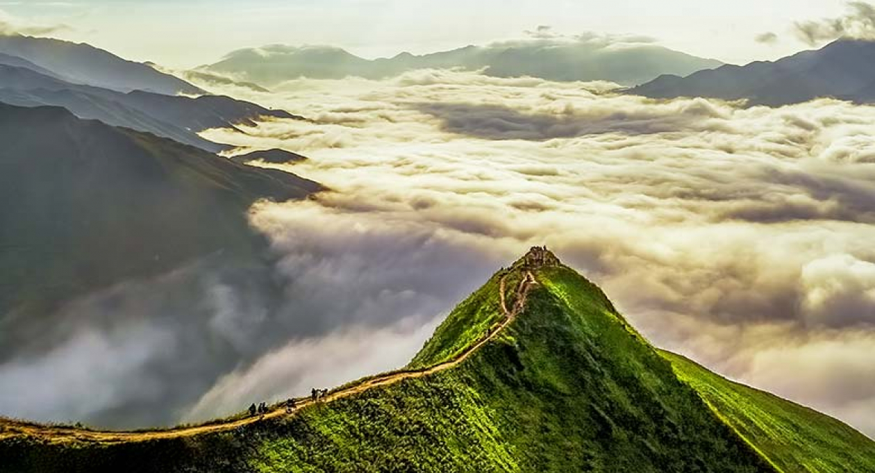 Hunt Clouds when Travel Vietnam Ta Xua