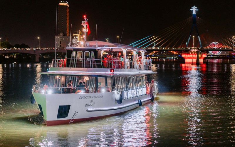 Take a Han River Cruise - Best Things to Do in Da Nang at Night