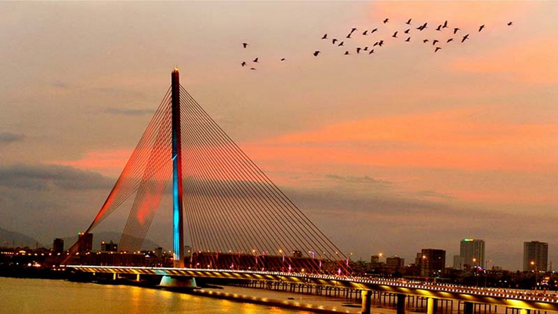 best local things to do in Da Nang at night