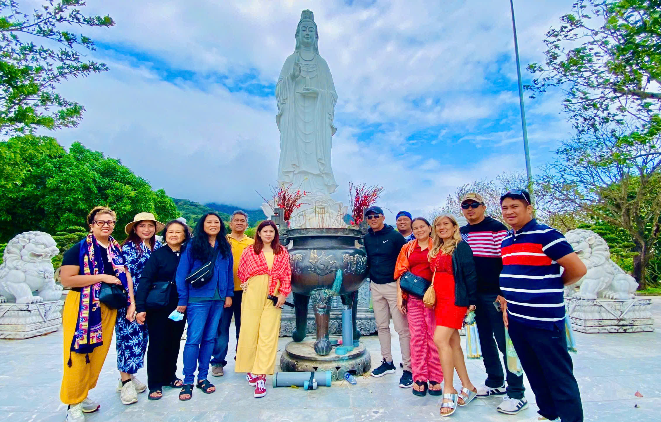 Dacotours’ beloved travelers from Philipines in Linh Ung Pagoda Da Nang Package Tour
