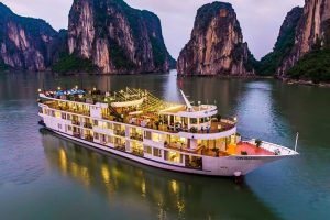 Best 5-Day Explore Hanoi to Lan Ha Bay Cruise, Sapa Trek & Fansipan