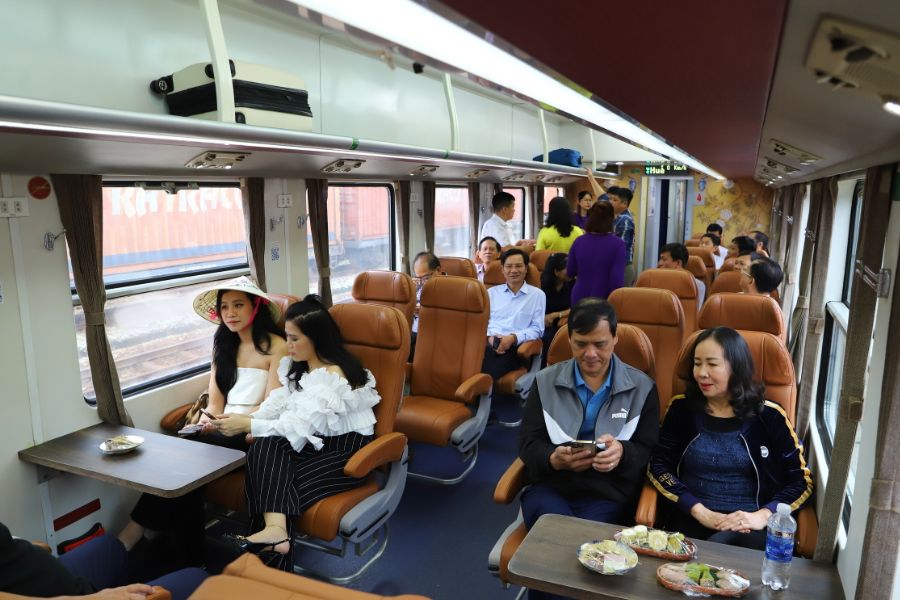What to Expect on Hai Van Pass Train? Most Beautiful Vietnam Railway ...
