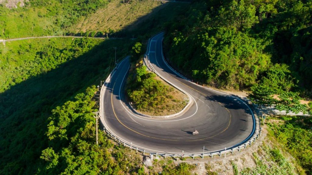 Hai Van Pass in Da Nang is widely known as one of the most breathtaking coastal mountain routes in Vietnam