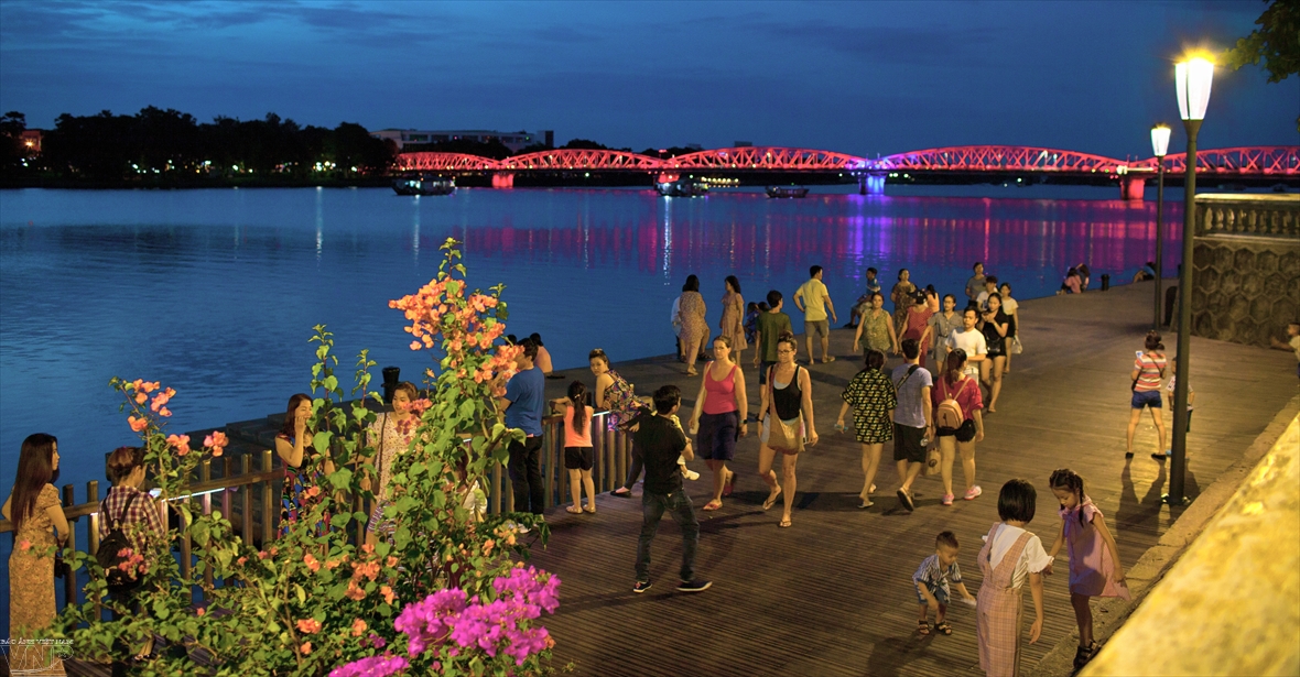 One of the most relaxing and authentic things to do in Hue Vietnam at night is taking a slow walk along the Perfume River