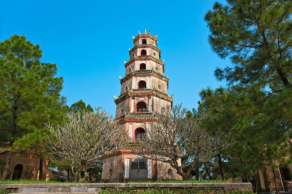 Admire the Iconic Phuoc Duyen Tower at Thien Mu Pagoda