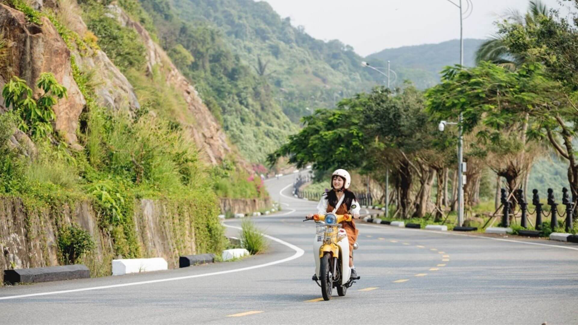 Using a manual motorbike or a clutch bike is the best way to explore Son Tra Peninsula Da Nang